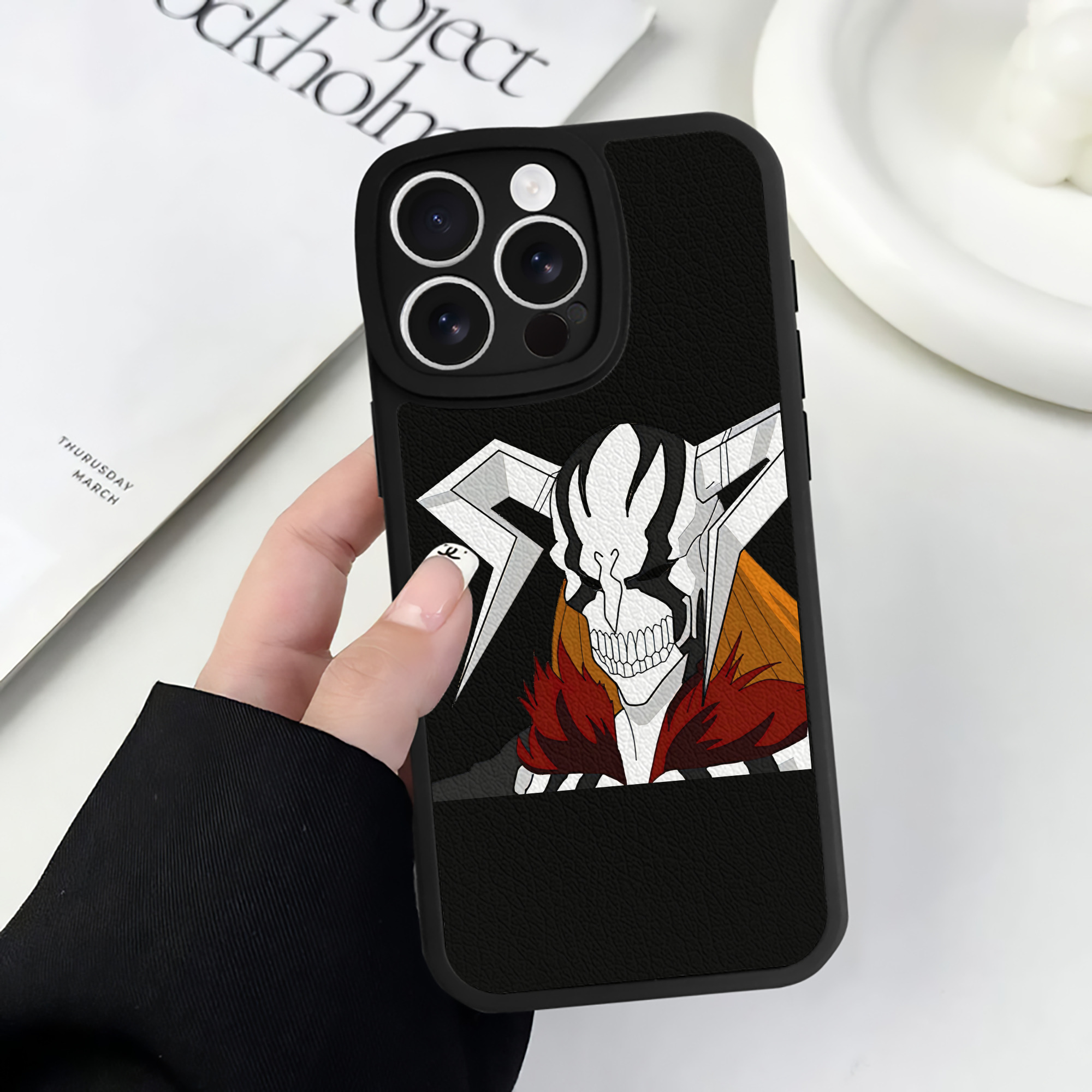 ブリーチ 黒崎一護（くろさき いちご）BLEACH Kurosaki Ichigo 【iPhone 16シリーズ対応】シリコンスマホケース（レザー調） 材質：シリコン